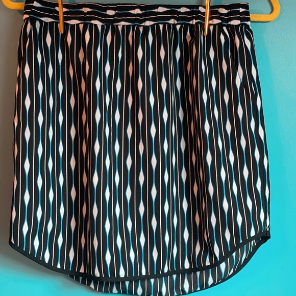 Trouve Geometric Mini Skirt - Picture 5 of 7